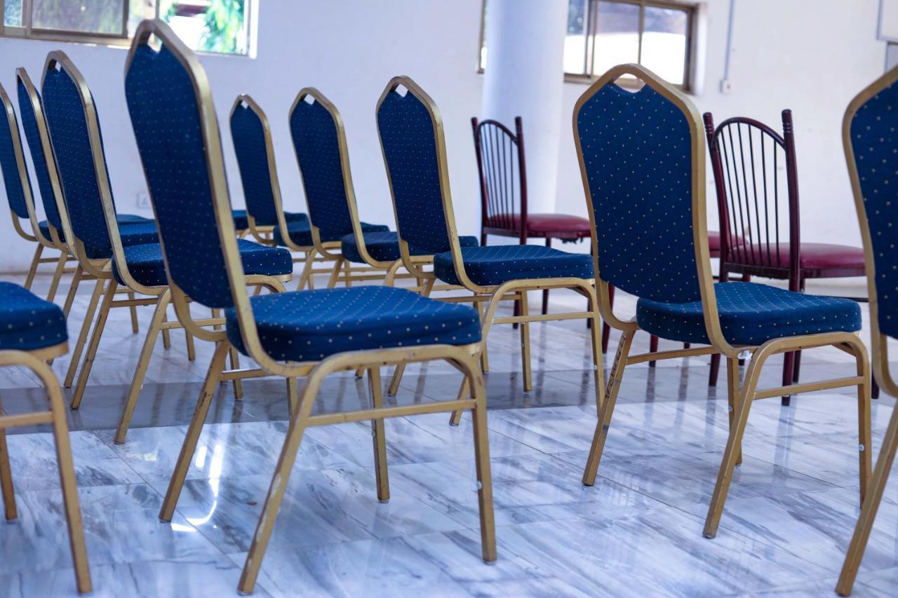Airport Side Hotel Akra Zewnętrze zdjęcie