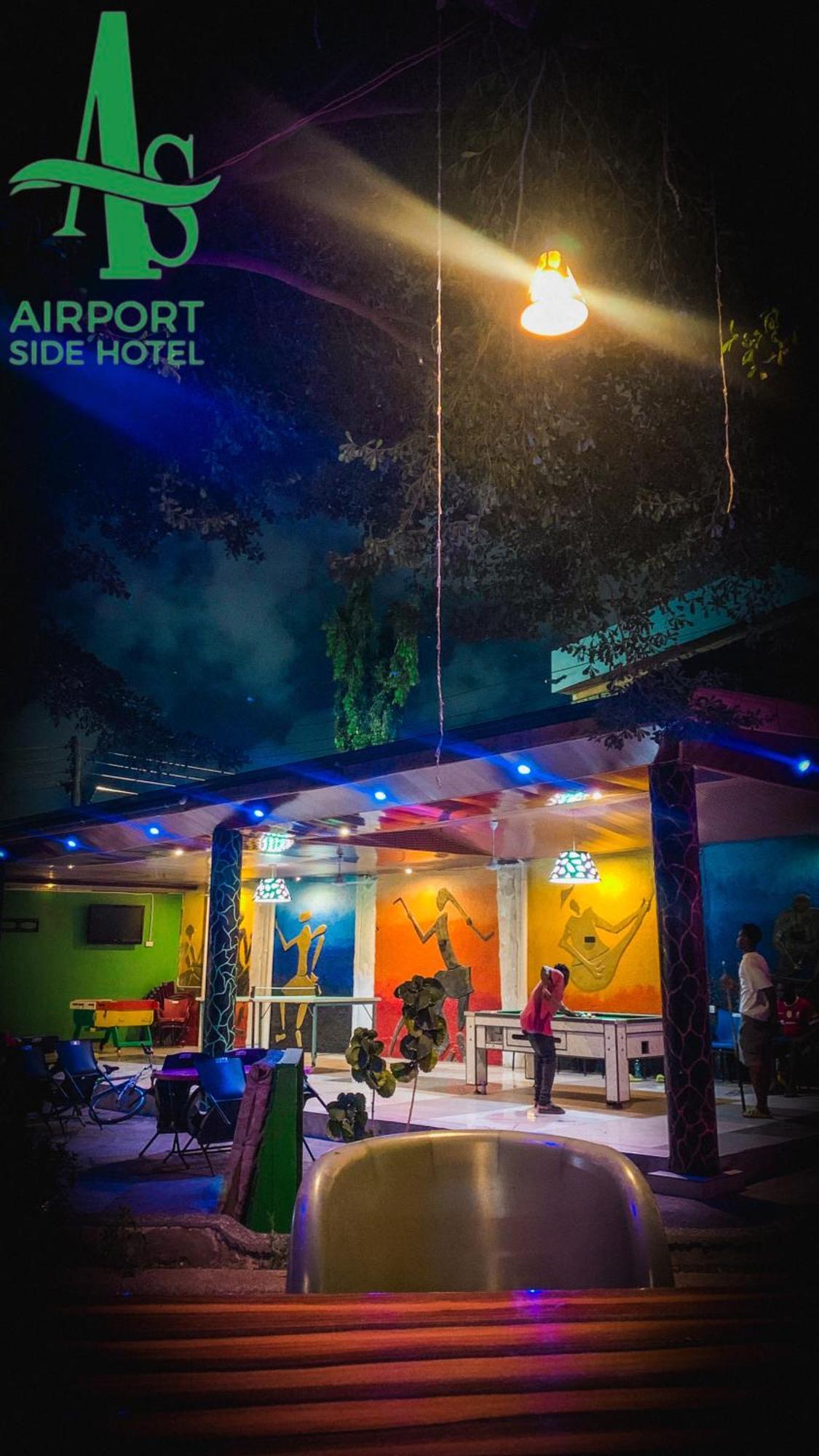 Airport Side Hotel Akra Zewnętrze zdjęcie